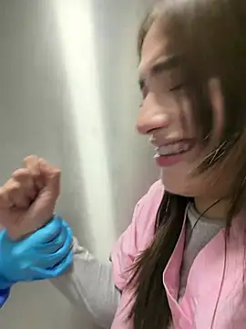 Sweet_Milaa1 élő XXX-chatje