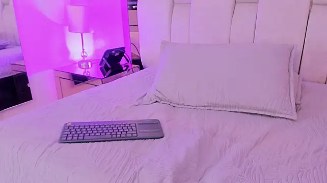 MartinaSpiicy XXX чат на живо