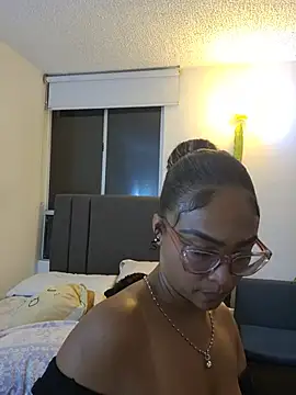 צ'אט XXX בשידור חי של BiiancaEstradaa