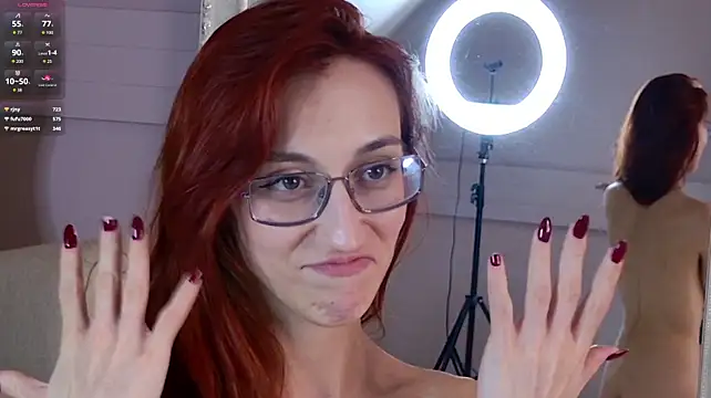 LeyaAtwood's Live XXX Chat