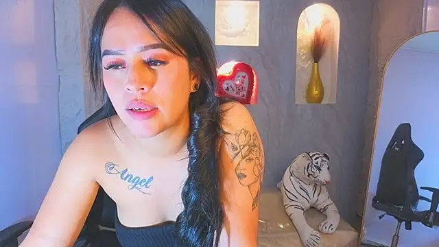 Lore18_b's Live XXX Chat