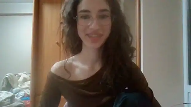 CrystalDolls' Live XXX Chat