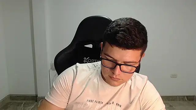 Plug_Controln Live XXX chat