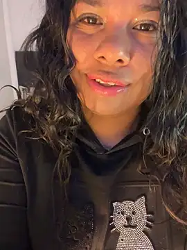 Rashell1_Queen's Live XXX Chat