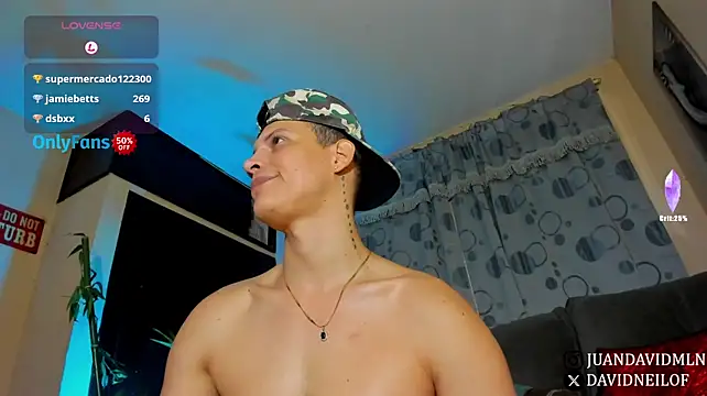 XXX chat uživo modela DavidNeill