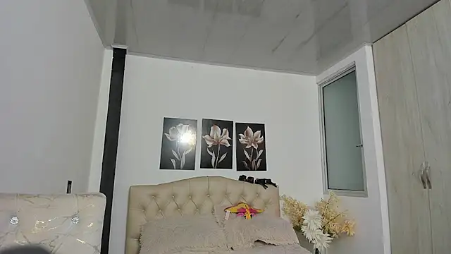 pinky_f00x Chat XXX in diretta