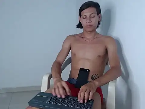 masterbrave420 Adlı Modelin Canlı XXX Sohbeti