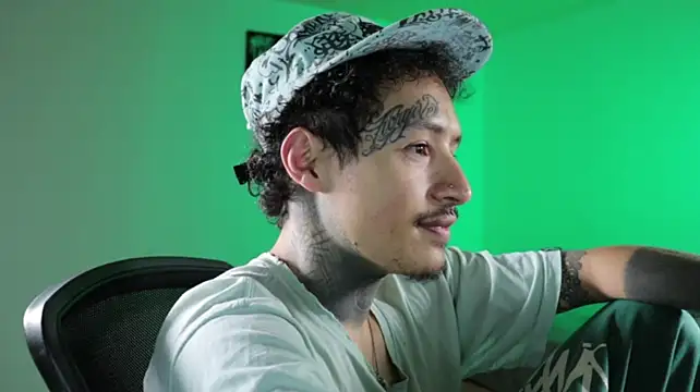 trieone's Live XXX Chat
