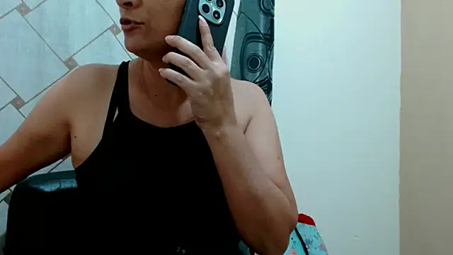 KARYNA_MILF Live XXX-chat