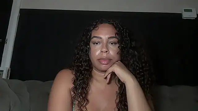AriesBaddiee_'s Webcam Show