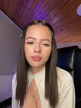 Sofia18_pinkk's Live XXX Chat