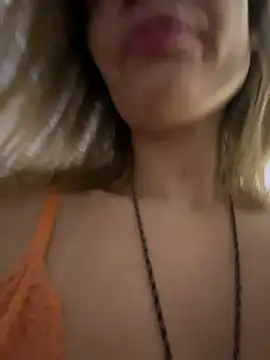 PeachChampagne Chat XXX live