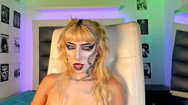 XXX chat uživo modela adhalee_js