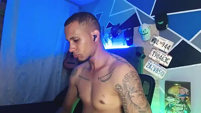 XXX chat uživo modela MagnusFrost