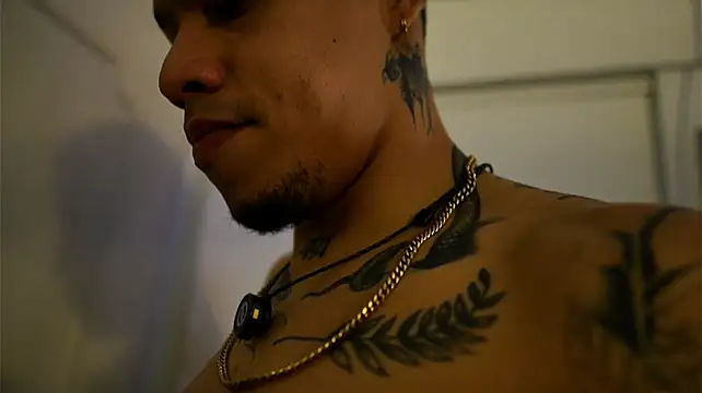 AlphaMasterXxx 라이브 XXX 채팅