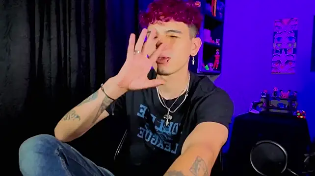 Онлайн чат XXX MikeyKuro