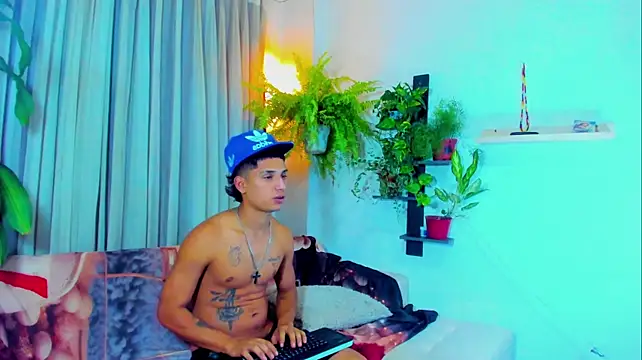 Boy_Leon_X Live XXX-Chat