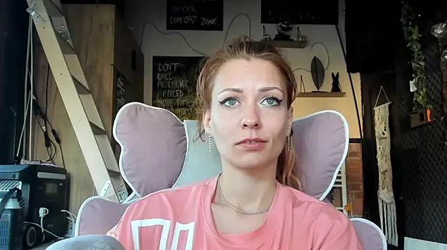 XXX chat uživo modela karo123421