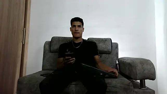 steven__hot Adlı Modelin Canlı XXX Sohbeti