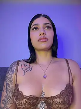 AlannaEvons' Live XXX Chat