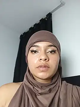 Samira_1 Adlı Modelin Canlı XXX Sohbeti