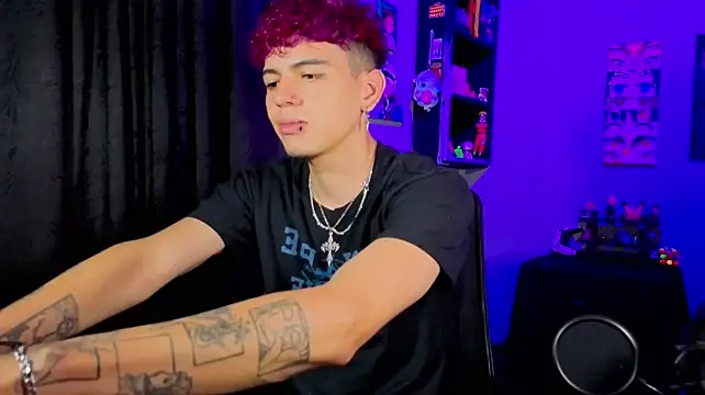 MikeyKuro's Live XXX Chat