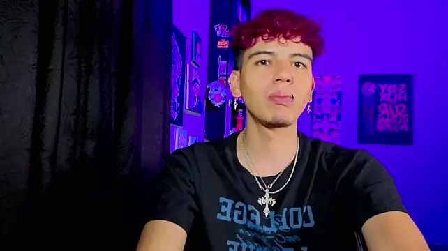 MikeyKuro webcam show