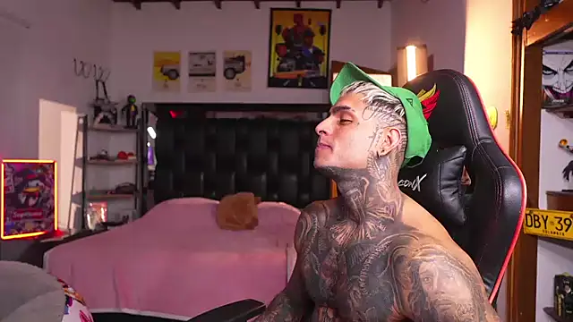 logan_hugh8のライブXXXチャット