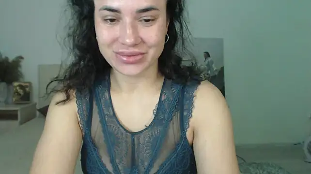 RoxannePure Adlı Modelin Canlı XXX Sohbeti
