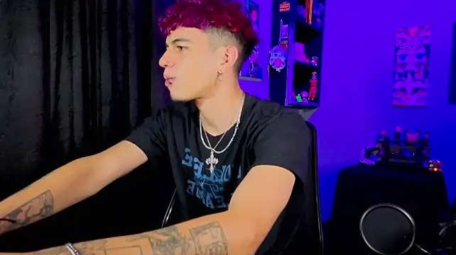 Show modela MikeyKuro na web-kameri