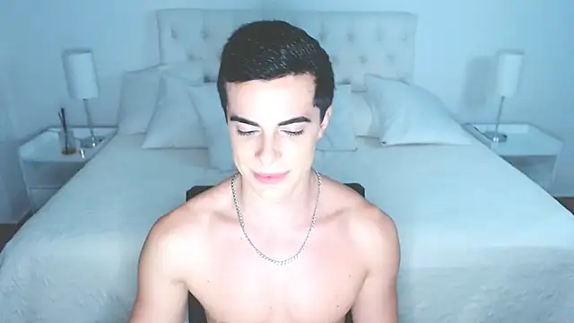 mr_hunterx: διαδικτυακό σόου στην κάμερα