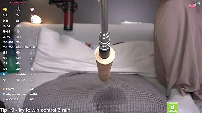 Black_and_Wh1te Show in webcam