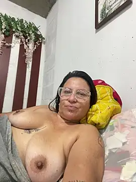 Chat XXX en directo de Luna_milf13