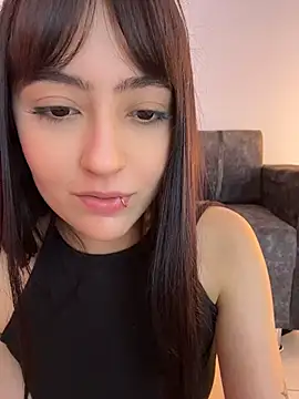 Hinata_3 Adlı Modelin Canlı XXX Sohbeti