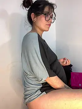 Esmeralda_hairy élő XXX-chatje