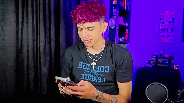 Chat +18 de MikeyKuro ao vivo