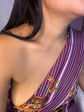shara_queen1 Adlı Modelin Canlı XXX Sohbeti