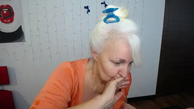 צ'אט XXX בשידור חי של BlondyLeeBest