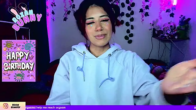 Roxanbunny1 Adlı Modelin Canlı XXX Sohbeti