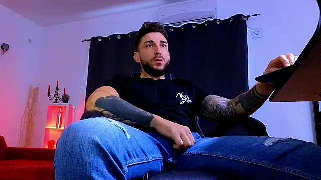 MightyAaron66 live XXX chat