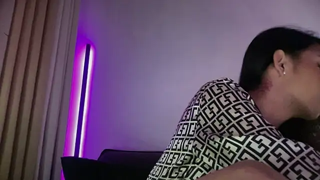 Alicegreenexx élő XXX-chatje
