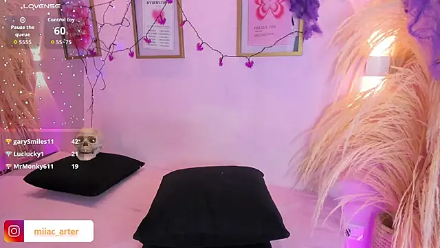 Chatroom XXX en direct de MiaaCarter_