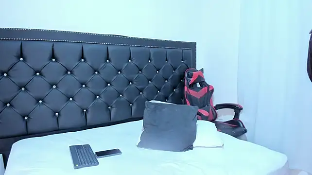 MaxLeons XXX чат на живо