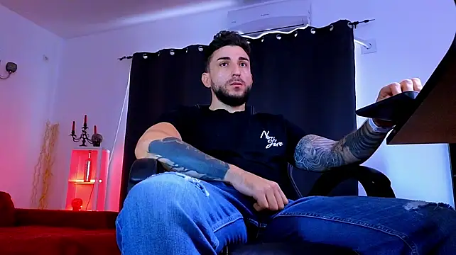 MightyAaron66 élő XXX-chatje