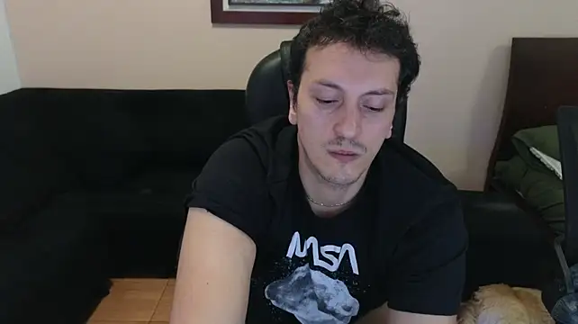 hardaftercum: διαδικτυακό σόου στην κάμερα