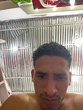 צ'אט XXX בשידור חי של ikaro21
