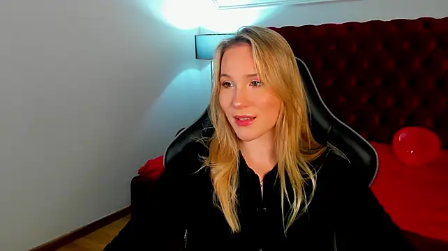 ElaraVoltage Adlı Modelin Canlı XXX Sohbeti
