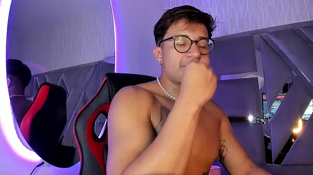 Hassbyd élő XXX-chatje