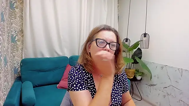 LeaPure Adlı Modelin Canlı XXX Sohbeti