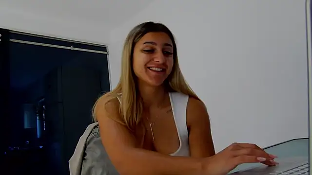 Chatroom XXX en direct de NicolePlay